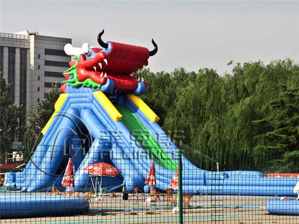 充氣水上樂園設(shè)備