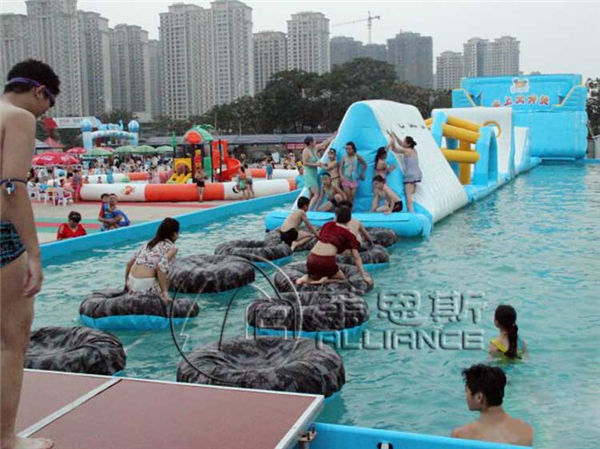 水上沖關(guān)設(shè)備