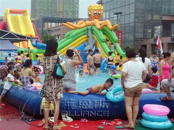充氣水池滑梯