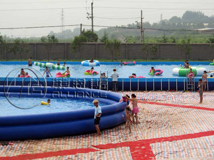 充氣式水上樂園