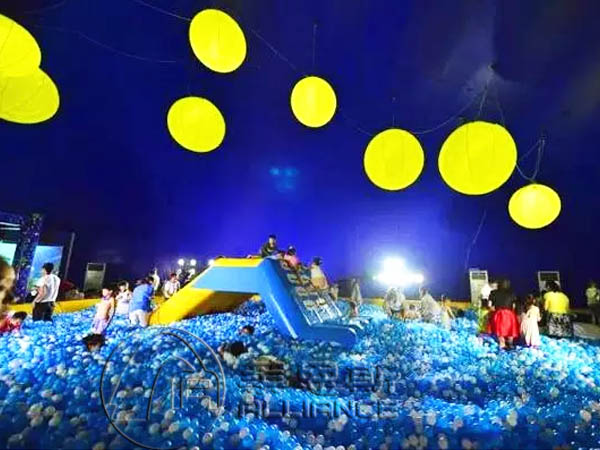 大鯨魚海洋球樂園