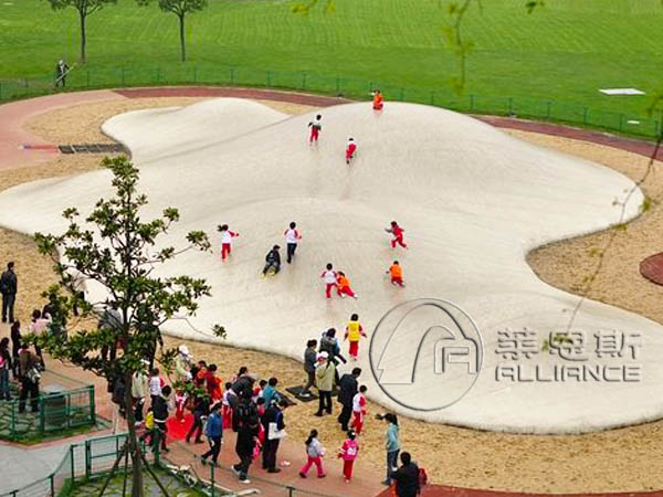 白色蹦蹦云樂園