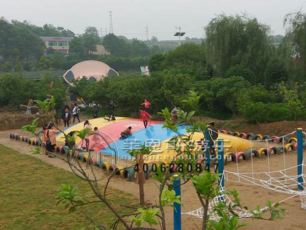 彩虹大蹦床