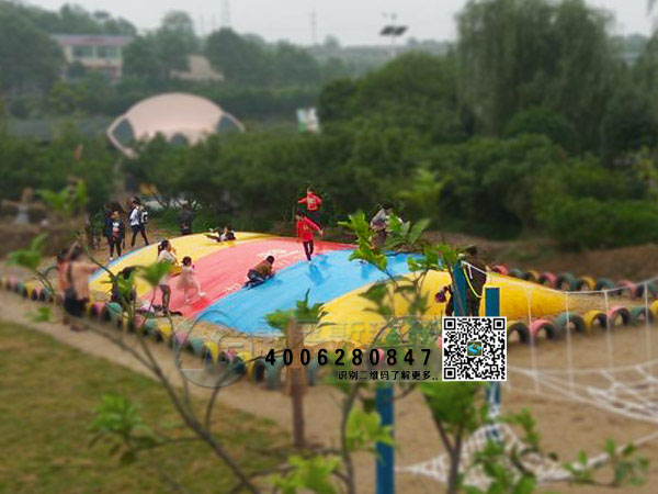 兒童室外游樂環(huán)境