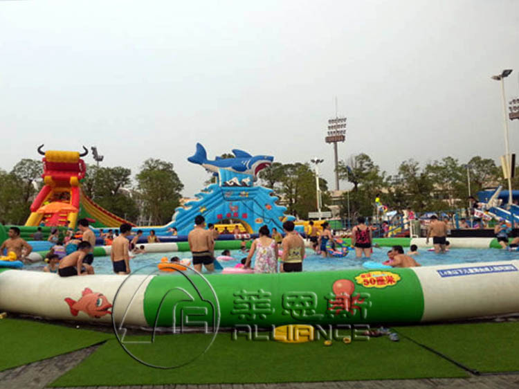 充氣式水樂(lè)園