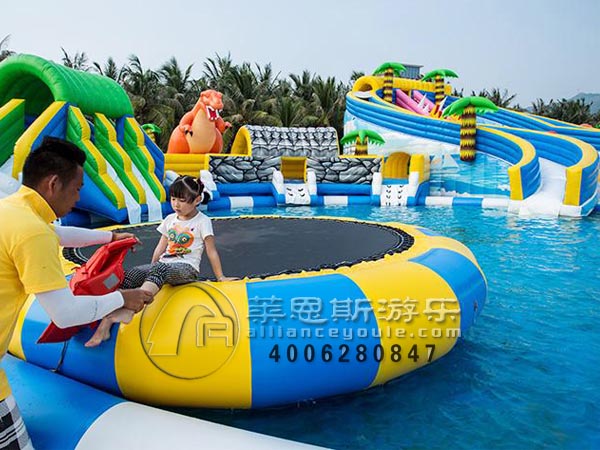 充氣式戲水樂園