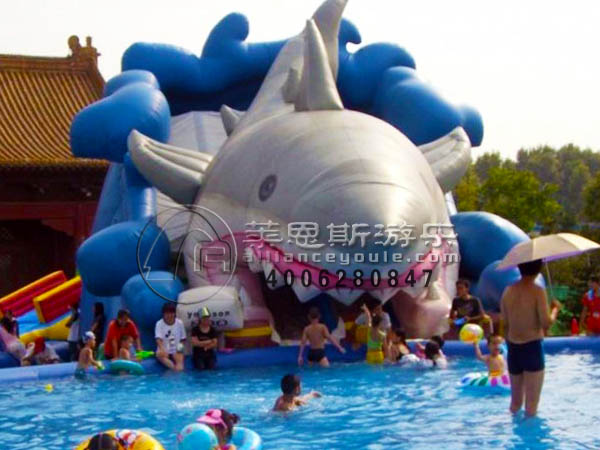 移動(dòng)式水上樂園